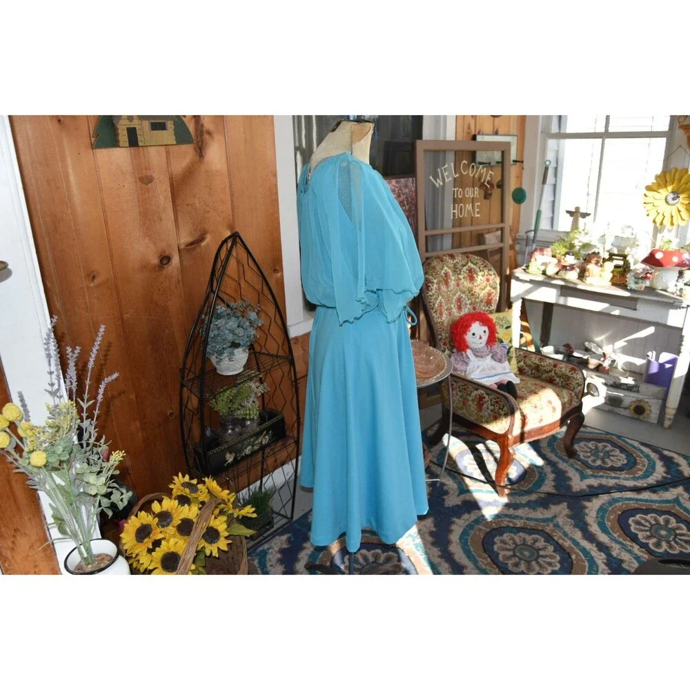 Vintage 1970s Party Blousen Dress Dolman Sleeves Blue Embroidered Flowers Medium